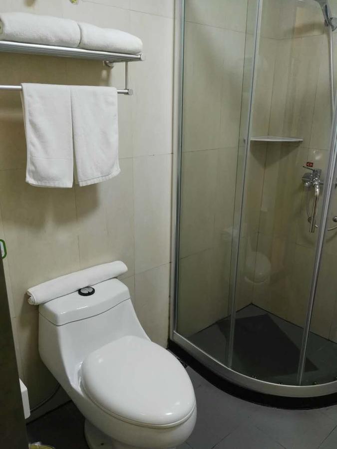 Hi Xinzhuang Underground Station Hotel